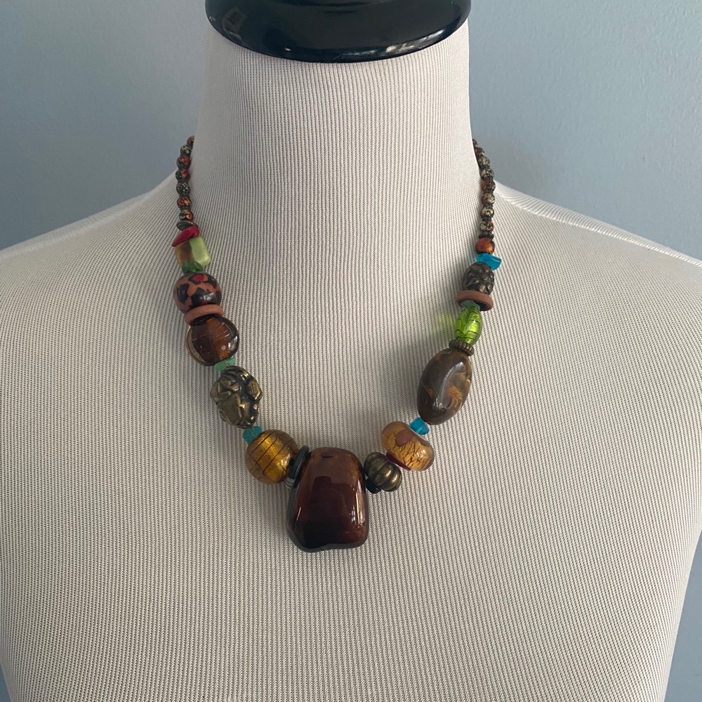 Mixed material chunky necklace